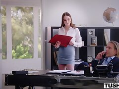 Ник - босс, который окружил себе топовым офисными девушками с грязными мыслями. Они качественно работают, но еще лучше проводят рабочие перерывы, где не только могут потрахаться от души с начальником, но и запускают задние маневры, полностью отдавая прямую кишку офисным утехам.